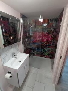 2 bedroom property with free parking and EV facilities