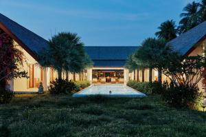 Luxury Beachfront Villa with Staff