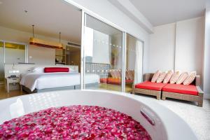 Ramada by Wyndham Phuket Deevana