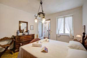 Il Cortiletto di Marina: Pet Friendly Garden Flat near Stresa - Happy Rentals