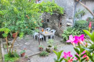 Il Cortiletto di Marina: Pet Friendly Garden Flat near Stresa - Happy Rentals