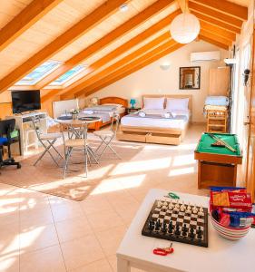 AB Preveza Apartments-15 Meters Over the Sea Attic & Alexanders the Great Executive Suite