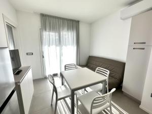 Apartment near beach with pool access