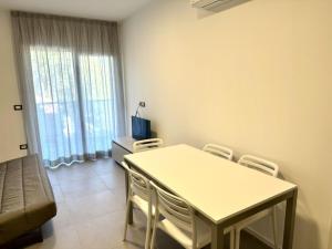 400m beach apartment with pool