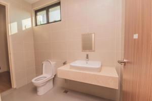 Batu Ferringhi Modern 5BR Homestay 15 Pax