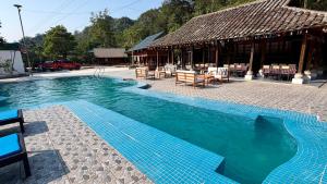 Loop Tribe - Social Hostel