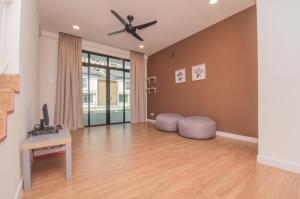 Batu Ferringhi Modern 5BR Homestay 15 Pax