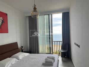 Green Coast 244d - Palasë