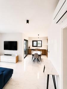 Modern 2BR Apartment with Private Parking in Limassol