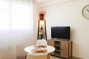 New studio with balcony near Gallieni metro