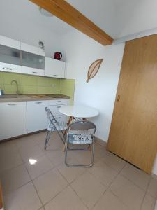 Apartment Ana - Relaxing and peaceful stay near the beach