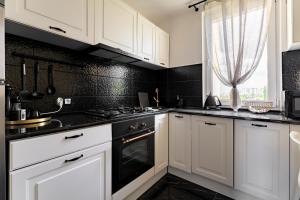 Przymorze Glamour Apartment by BookingHost