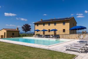 Villa Il Caggio by PosarelliVillas