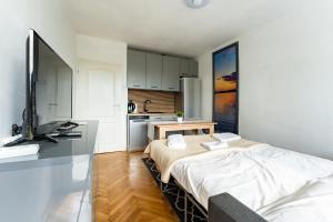 Oliwa Homely Apartment by BookingHost
