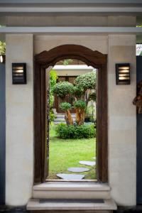 Tropical Retreat-Pool-Mins To Beach-Room 2