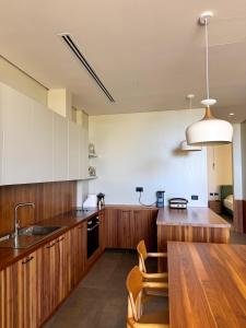 Green Coast Aetheria 184B - Sea View Apartment Palase