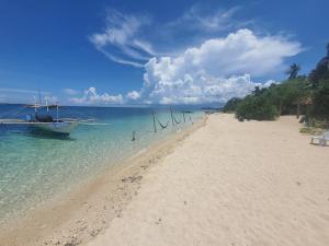Pili Beach Resort Agmanic