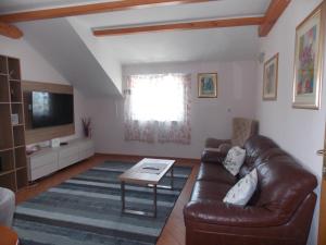Nautical Sunset Apartment - free parking