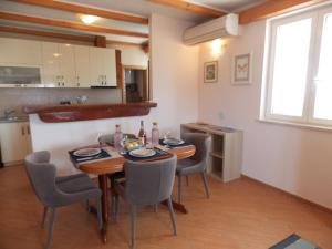 Nautical Sunset Apartment - free parking