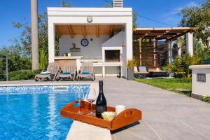 Villa Amoena with Pool and Sauna