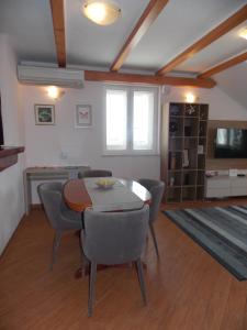 Nautical Sunset Apartment - free parking