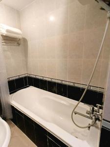 SZK HOMES - Le Thanh Ton Apartment