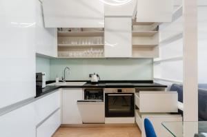 12-94 Tetris, Dilova 1-2, Kyiv centre, Olimpiiska metro nearby, 15 kW backup power, Petrovdom Apartment