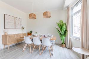 Family Getaway Steps from Sea & Centre