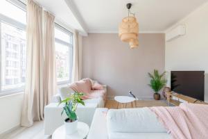 Family Getaway Steps from Sea & Centre