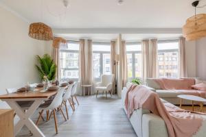Family Getaway Steps from Sea & Centre