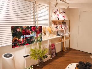 1 minute from Hongdae Entrance Station #4 beds #hotel bedding #Hongdae main street #famous restaurants #luggage storage #popular accommodation #3 rooms #Melow Stay Hongdae