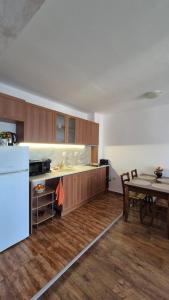 Апартамент Park & Sea Retreat
