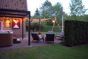 De Brittenburg 4-persoons, finse sauna, hottub, sunshower, grote zonnige omheinde tuin, wifi en huisdier vriendelijk