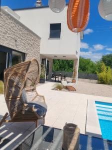 Lazy 8 Villa