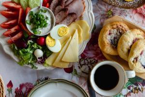 Agroturystyka Akacjowe Zacisze- pokoje ze śniadaniami, sauna, balia, tarasy wśród drzew