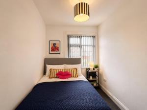 Stylish house-5 mins to City Centre-Sleeps15-Free parking