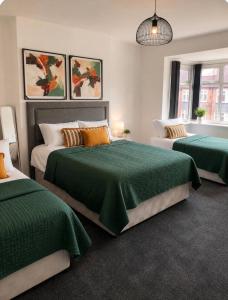 Stylish house-5 mins to City Centre-Sleeps15-Free parking