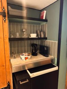 Cozy souterrain near Amsterdam with private bathroom