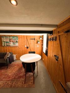 Cozy souterrain near Amsterdam with private bathroom