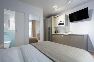 Stylish Studios Victus near the Promenade in Sopot by Noclegi Renters