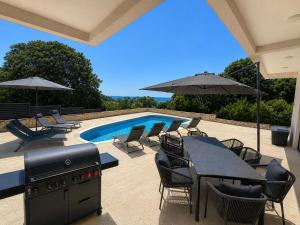 Villa LiRa Star Bar Montenegro - Exclusive Adriatic Villa with Private Pool Starry Sky Lounge