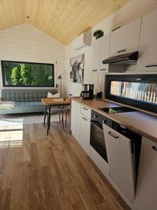 Modernes TinyHouse mit Klimaanlage in privater Atmosphäre