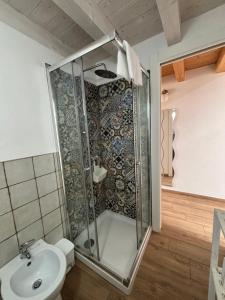 Veterani House 33