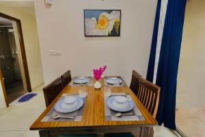 Ivory Poolview Residences - Luxury 2BHK, Gift city