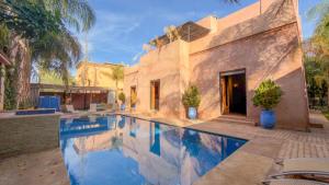Villa with Pool & Gym