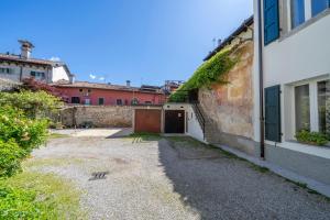 Cividale Centro - Historic Apt with FREE Private Parking
