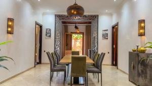 Villa with Pool & Gym