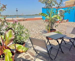 Night Galleria holiday home - bed & art -sea view