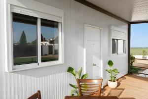 Casa con jardin y piscina con horario privada WiFi y aire acondicionado