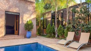 Villa with Pool & Gym